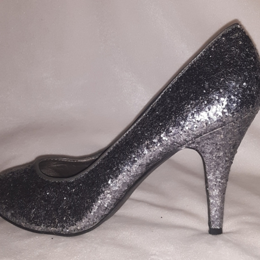 Blue Silver Round Toe SPARKLE 👠 heels EUC